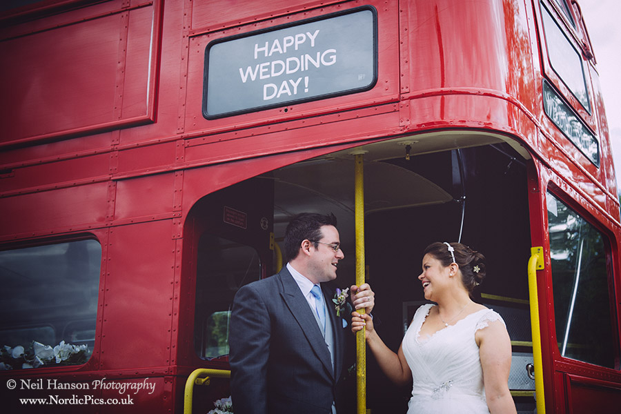 Bride and Groom on a Vintage London Routemaster Buss5