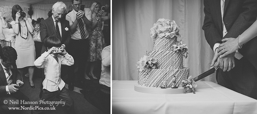 bride and groom cutting their cake at the cherwell boathouse