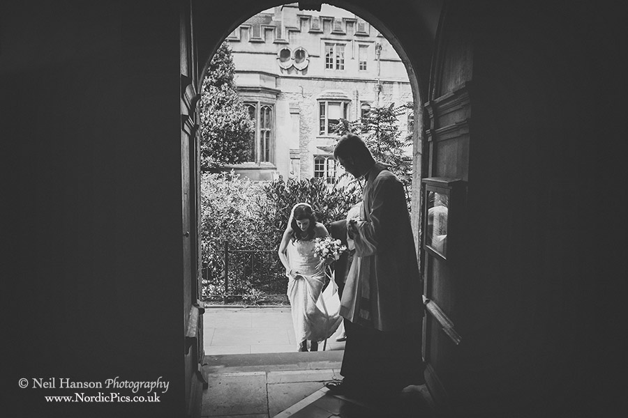 Bride arrives at Brasenose College Chapel