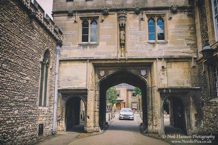 Bride arrives at St Nicholas in the centre of Abingdon 