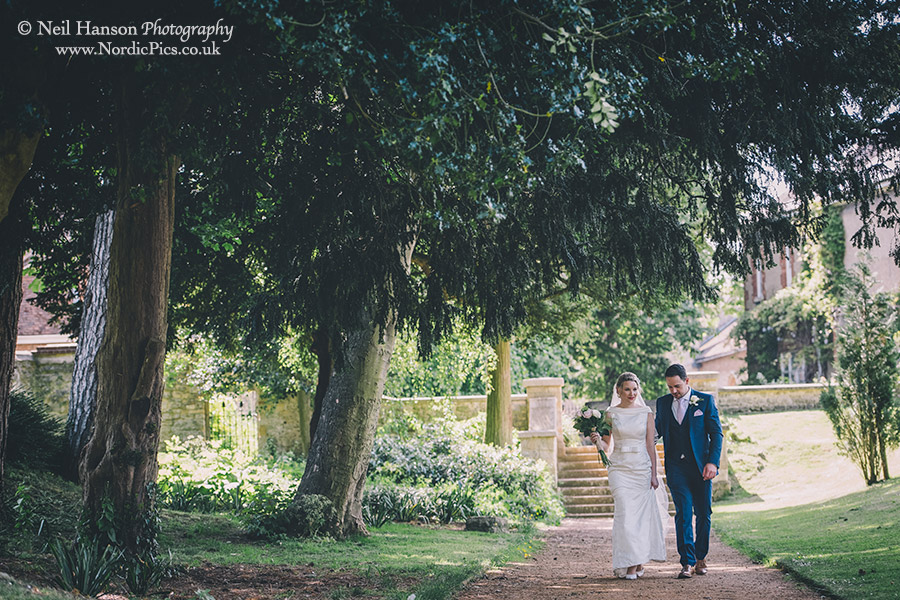 Bride and Groom at Abbey gardens Abingdon