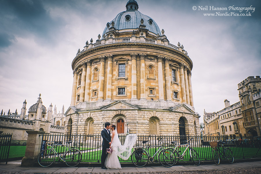 Chinese pre-wedding photos at The Radcliffe Camera in Oxford