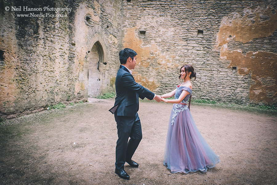 Minster Lovell Ruins Chinese pre-wedding portraits photography