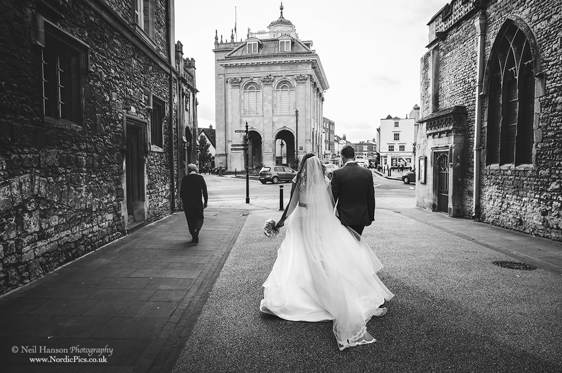 Bride and Groom walking through Abingdon on their Wedding day at The Crown and Thistle